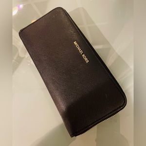 🖤 Michael Kors Jet Set Travel Wallet - Black 🖤.